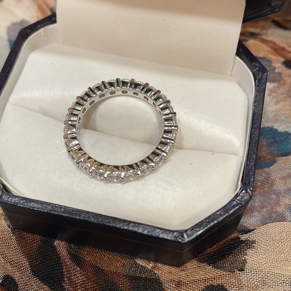 Anniversary ring - Picture 2 of 2